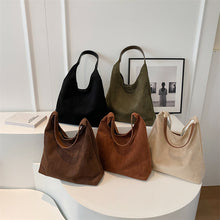 Cargar imagen en el visor de la galería, Bolso tipo tote grande para mujer, estilo retro y desenfadado, de ante y diseño amplio (ideal también como bolso para mamás).
