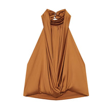 Cargar imagen en el visor de la galería, Top tipo camisola para mujer con cuello halter y textura de seda arrugada
